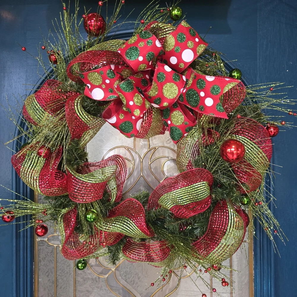 Lit Christmas Wreath & Garland